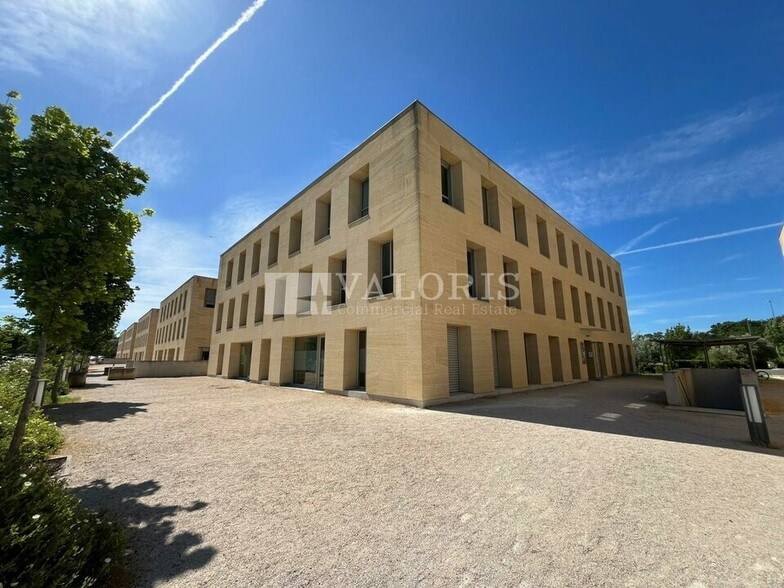 140 Avenue Du Douze Juillet 1998, Aix-en-Provence for sale - Building Photo - Image 2 of 13