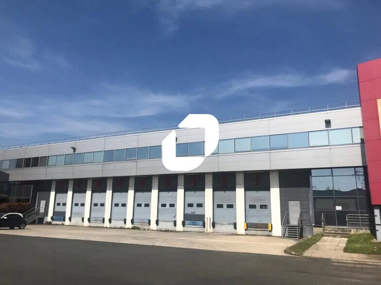 8-10 Avenue D'Oceanie, Les Ulis to rent - Building Photo - Image 2 of 12