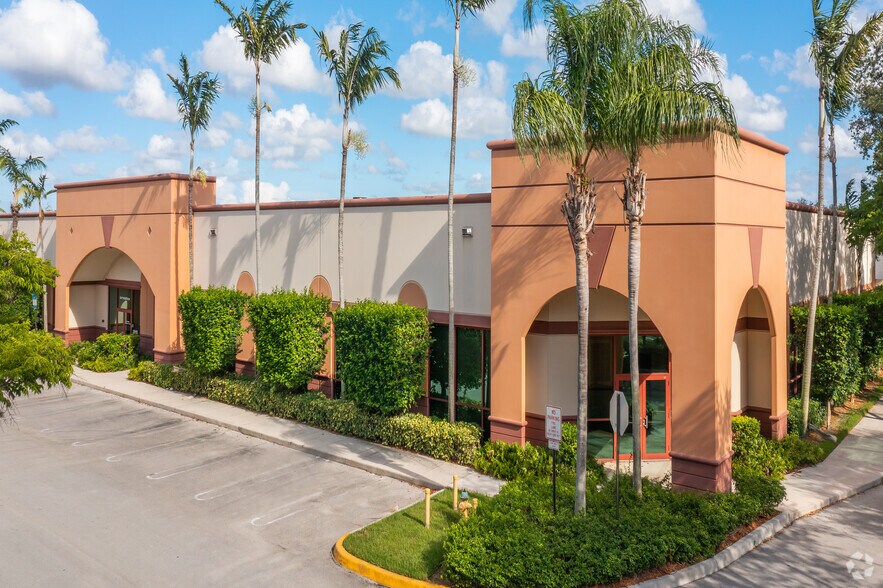 3001-3045 N Commerce Pky, Miramar, FL to rent - Building Photo - Image 1 of 7