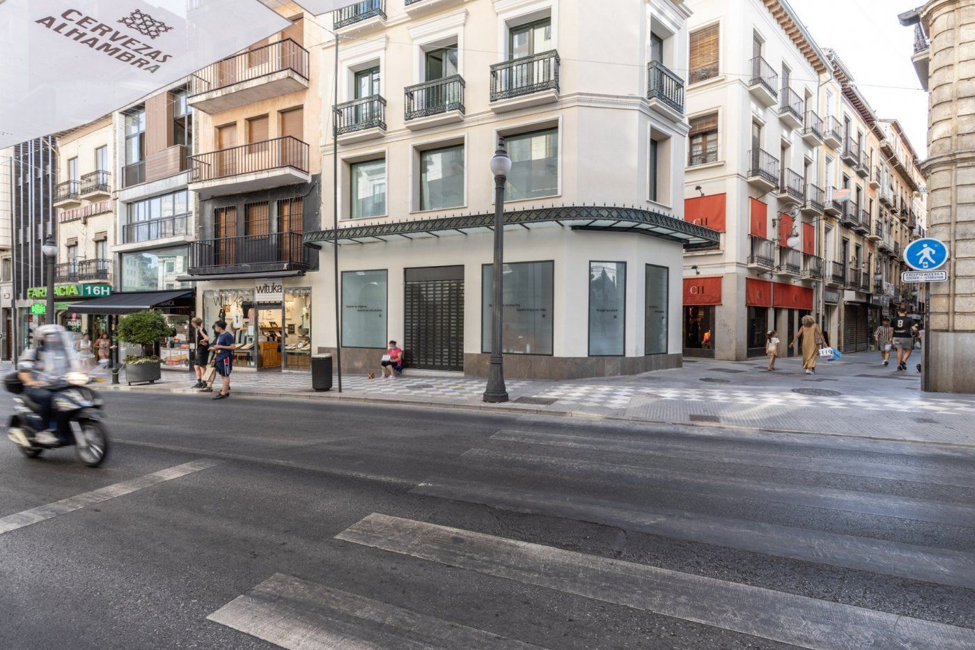 Plaza Bib-Rambla, 14, Granada, Granada for sale Primary Photo- Image 1 of 51