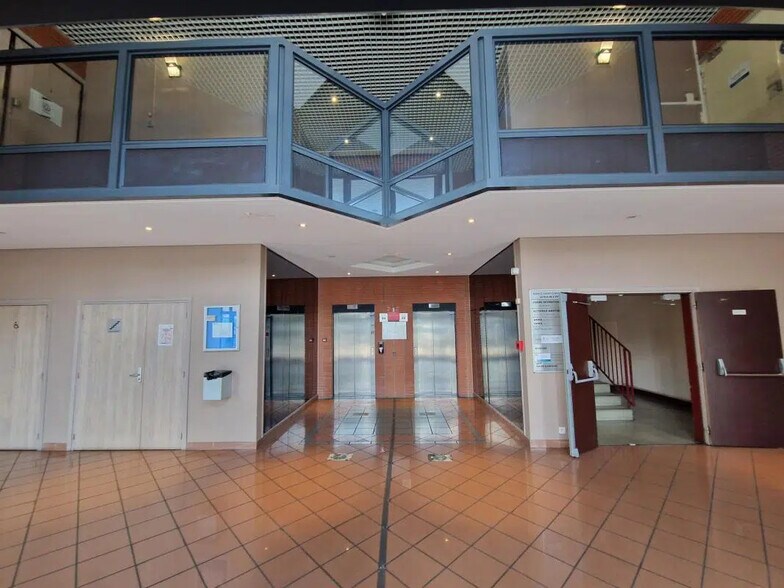 Office in Cergy to rent - Building Photo - Image 2 of 14