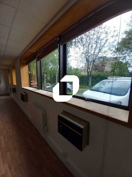 Office in Châtillon to rent - Interior Photo - Image 2 of 9