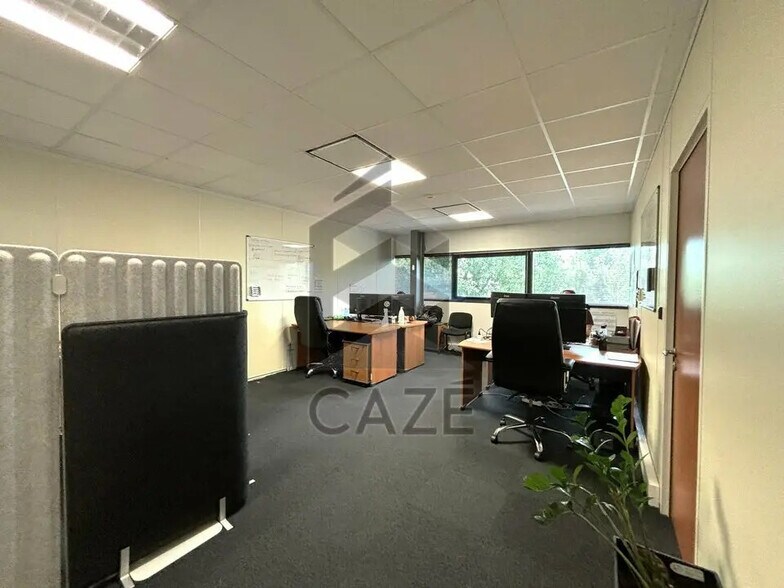 Office in Mérignac to rent - Interior Photo - Image 2 of 5