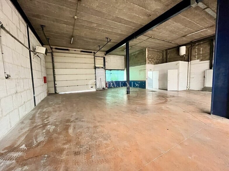 Light Industrial in Villepinte to rent - Interior Photo - Image 3 of 7