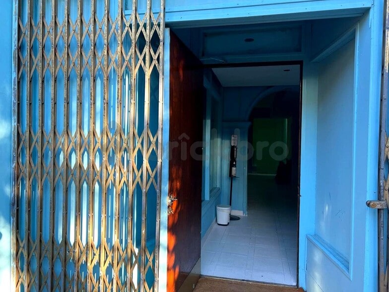 Retail in Madrid, Madrid to rent - Building Photo - Image 2 of 4