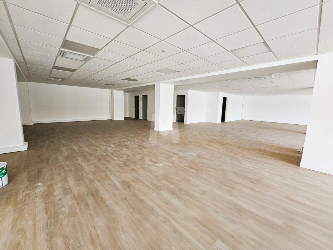 Office in Évry-Courcouronnes to rent Interior Photo- Image 1 of 5