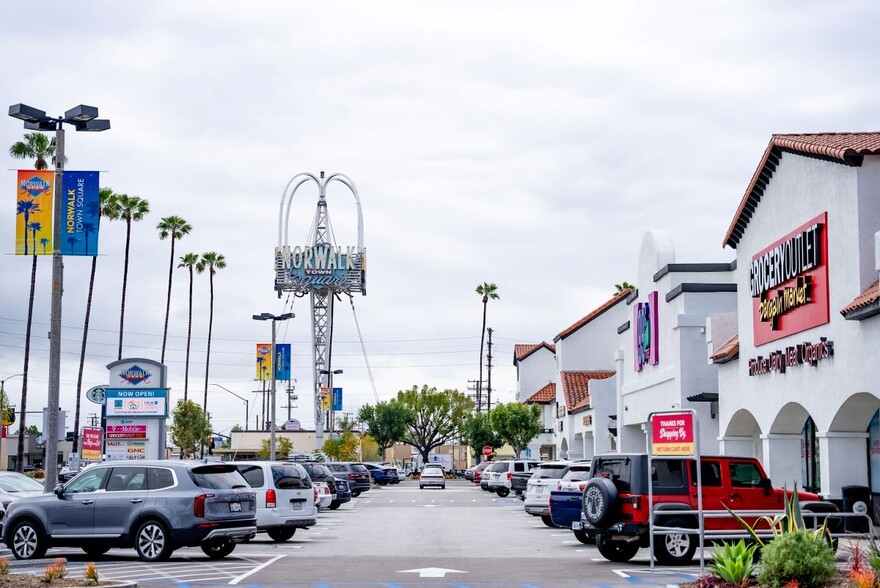 11701-13927 Rosecrans Ave, Norwalk, CA for rent - Building Photo - Image 2 of 6