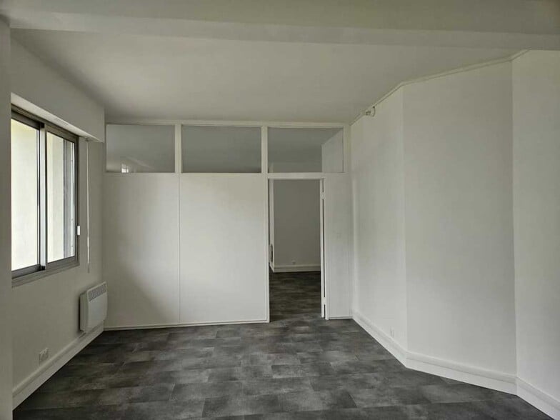 Office in Clamart to rent - Interior Photo - Image 3 of 12