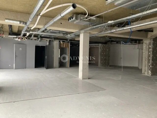 Location Commerce 124 m² à 369 m² - Photo 1