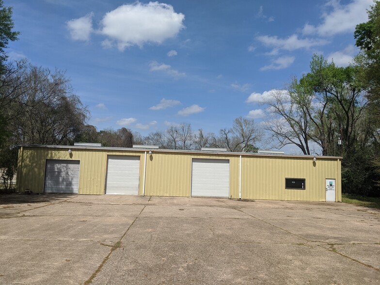 105 Hubert St, Cleveland, TX for rent - Building Photo - Image 1 of 13