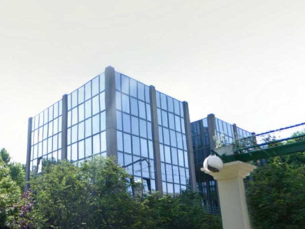 Office in Neuilly-Plaisance to rent Building Photo- Image 1 of 12