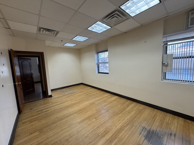 1113 Avenue J, Brooklyn, NY for rent - Building Photo - Image 2 of 12