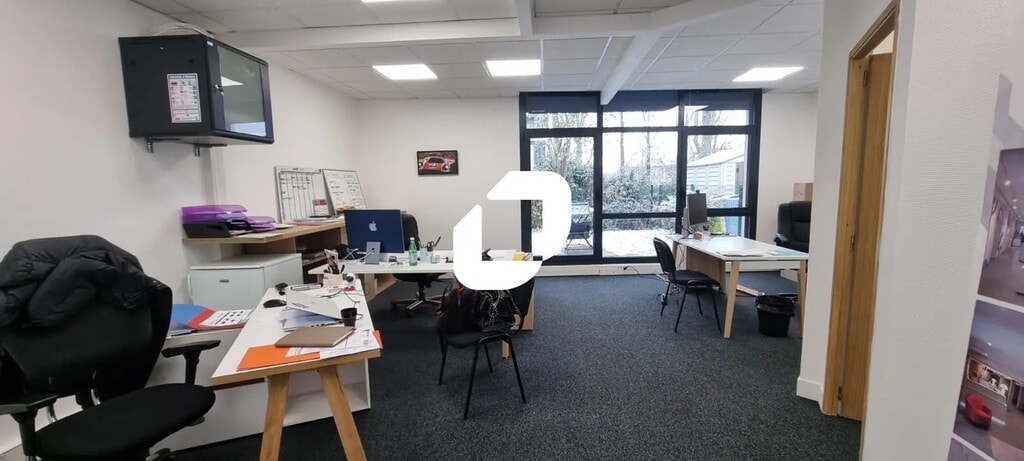 Location Bureaux 67 m² - Photo 1