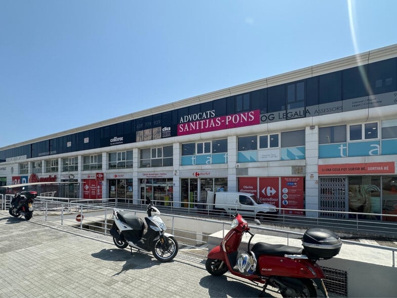 Office / Retail in Pineda de Mar, Barcelona to rent - Building Photo - Image 2 of 4