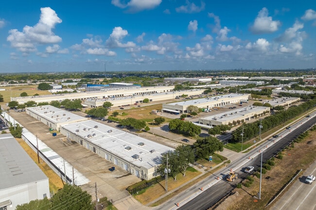 More details for 10010 W Sam Houston Pky S, Houston, TX - Light Industrial to Rent