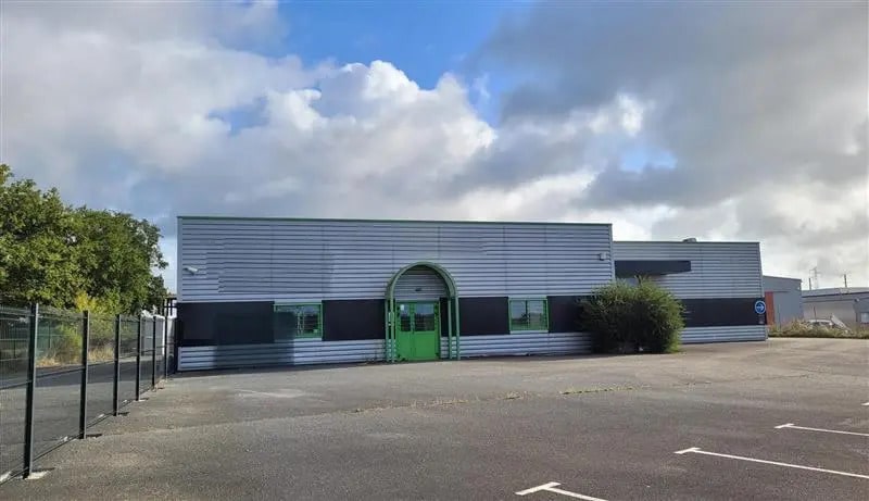 Location Local d'activités 110 m² - Photo 1