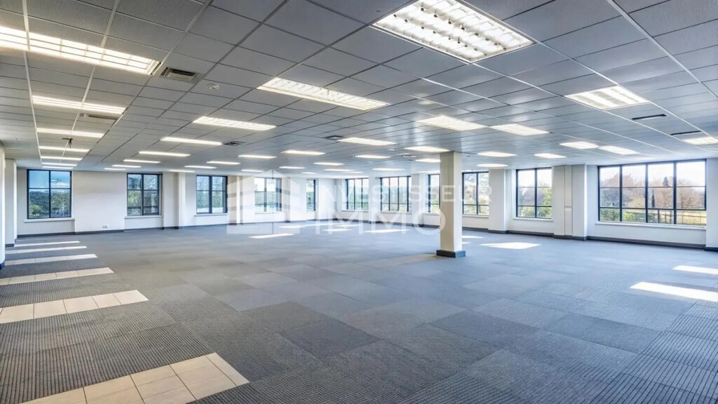 Location Bureaux 345 m² - Photo 1
