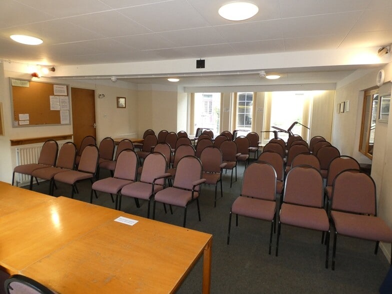 28-32 Otley St, Skipton for sale - Interior Photo - Image 3 of 8