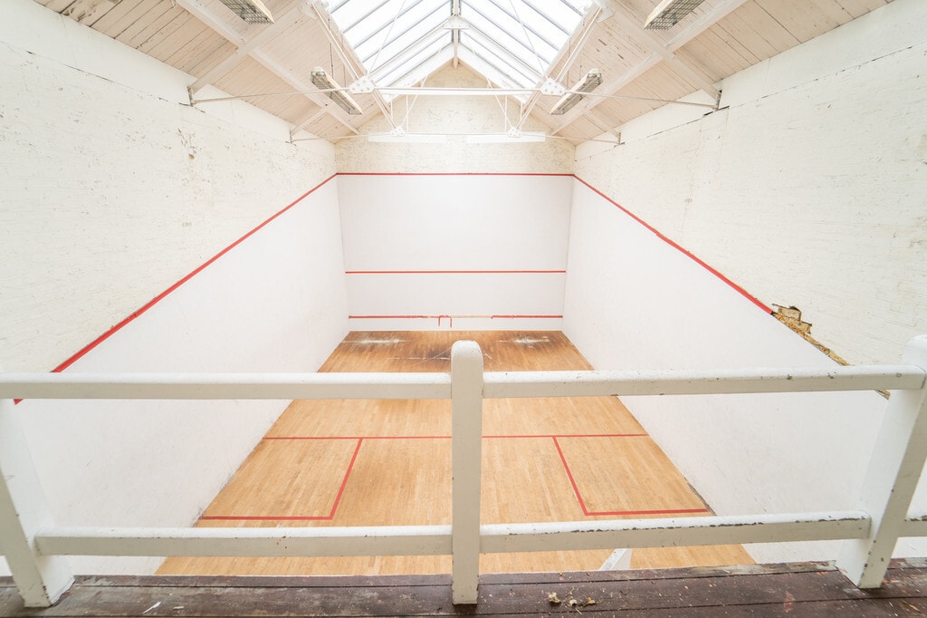 Kneller Rd, Twickenham to rent Interior Photo- Image 1 of 8