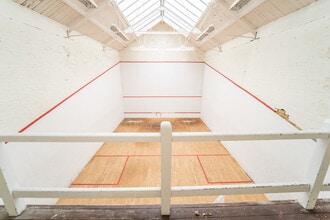 Kneller Rd, Twickenham to rent Interior Photo- Image 1 of 8