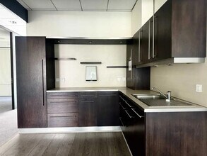 Office in Saint-Priest to rent Interior Photo- Image 1 of 10