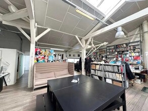 Office / Retail in Paris to rent Interior Photo- Image 2 of 2