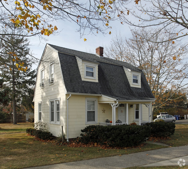 195 Mill Rd, Westhampton Beach, NY for sale - Building Photo - Image 1 of 1