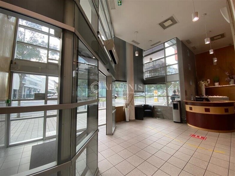 30 Avenue Carnot, Massy to rent - Lobby - Image 3 of 11