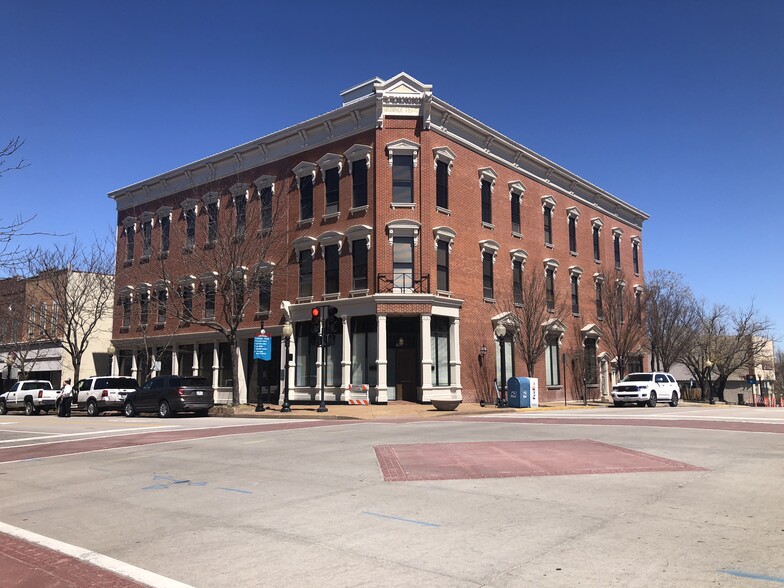 235 E High St, Jefferson City, MO for rent - Building Photo - Image 1 of 18