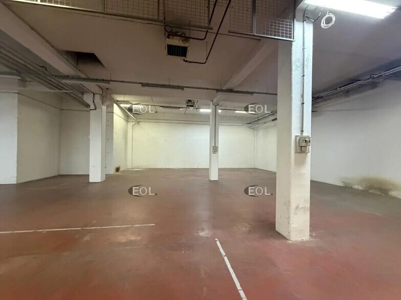 Light Industrial in Lisses to rent - Interior Photo - Image 1 of 2