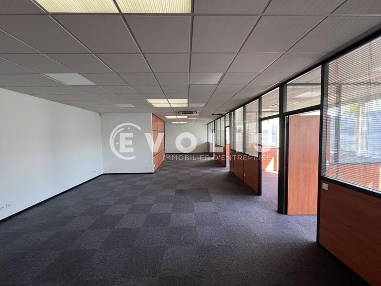 Light Industrial in Neuilly Sur Marne to rent - Interior Photo - Image 2 of 29
