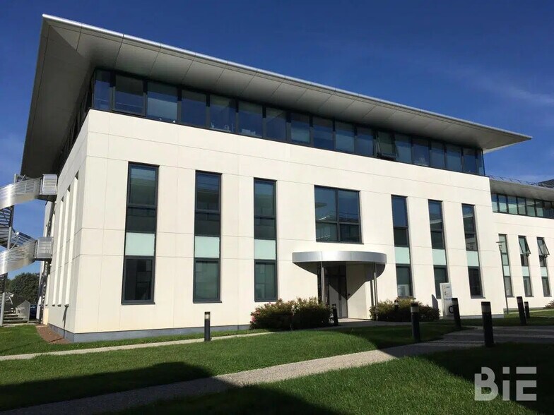 Office in Le Haillan to rent - Building Photo - Image 2 of 8