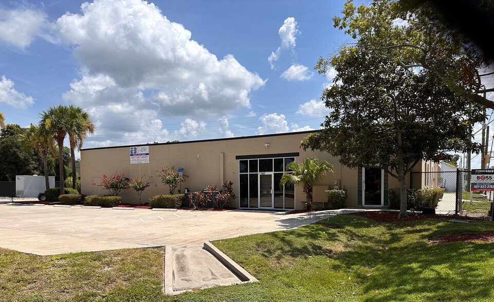 1827-1829 Silver Star Rd, Orlando, FL to rent - Building Photo - Image 3 of 12