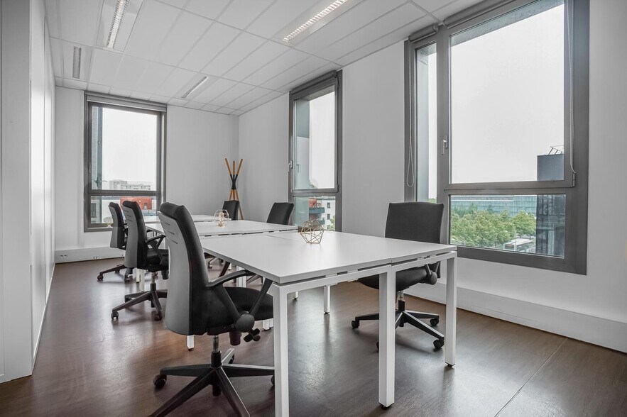 Co-working Space in Bordeaux to rent - Interior Photo - Image 2 of 24