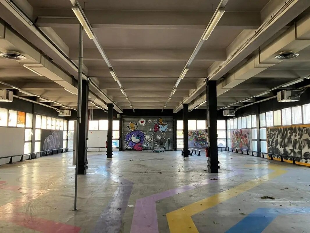 Industrial in Bordeaux to rent Building Photo- Image 1 of 7