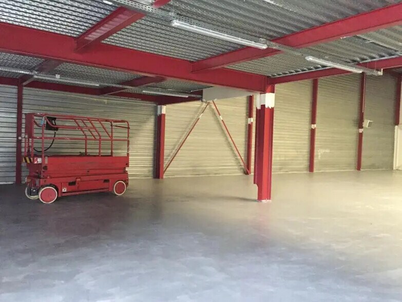 Industrial in Créteil to rent - Interior Photo - Image 3 of 13