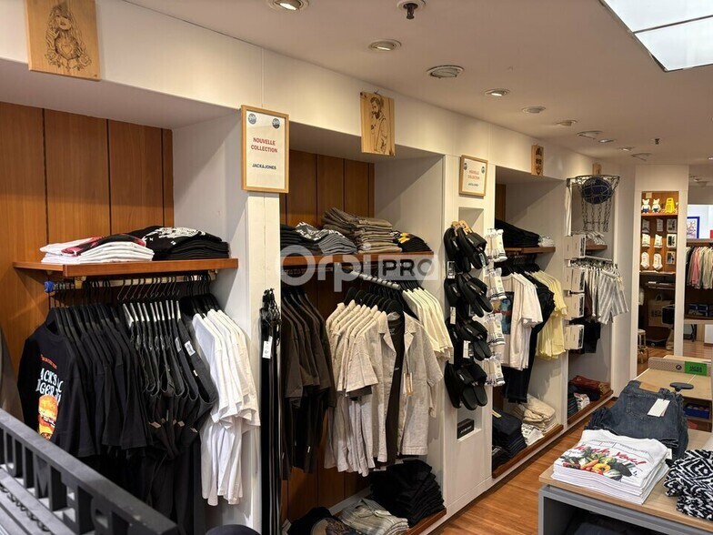 Retail in Avignon for sale - Interior Photo - Image 2 of 7