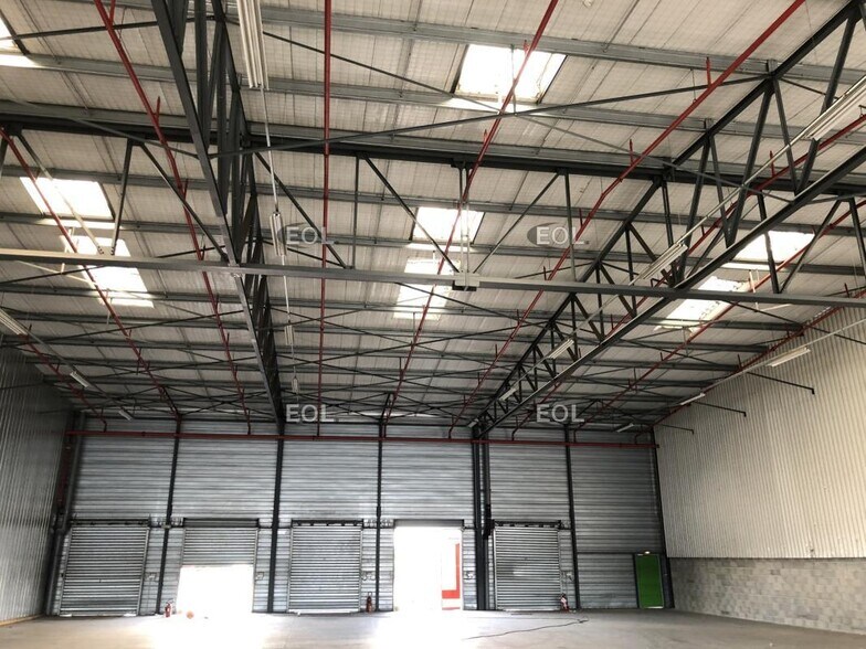 Industrial in Mions to rent - Interior Photo - Image 1 of 1