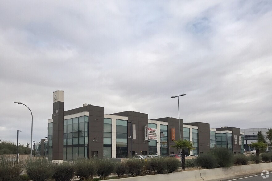 Avenida Madrid, Arganda del Rey, Madrid for sale - Building Photo - Image 2 of 3