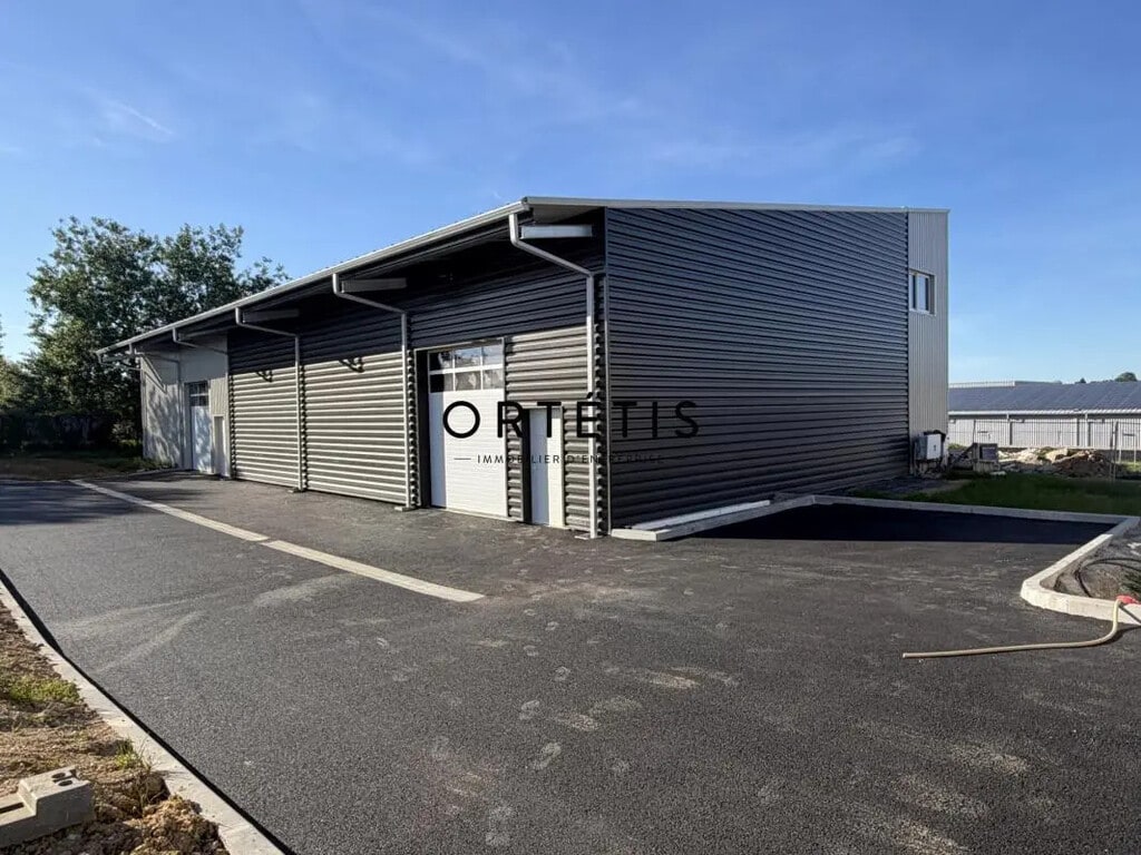 Location Local d'activités 610 m² - Photo 1