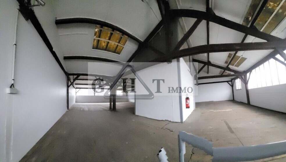 Industrial in Villeneuve-Saint-Georges to rent - Building Photo - Image 2 of 8