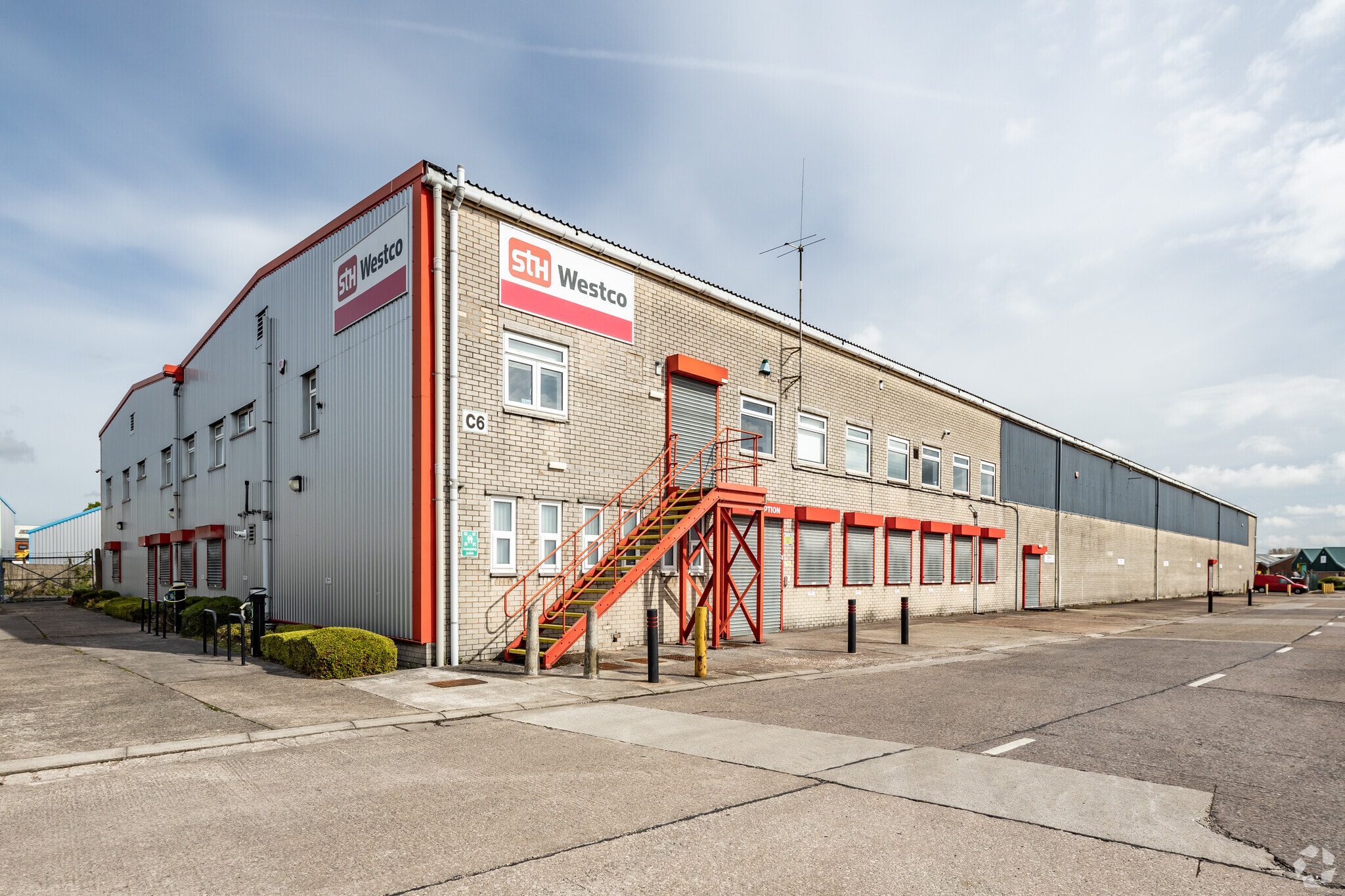 Walter Leigh Way, Leigh to rent Primary Photo- Image 1 of 5