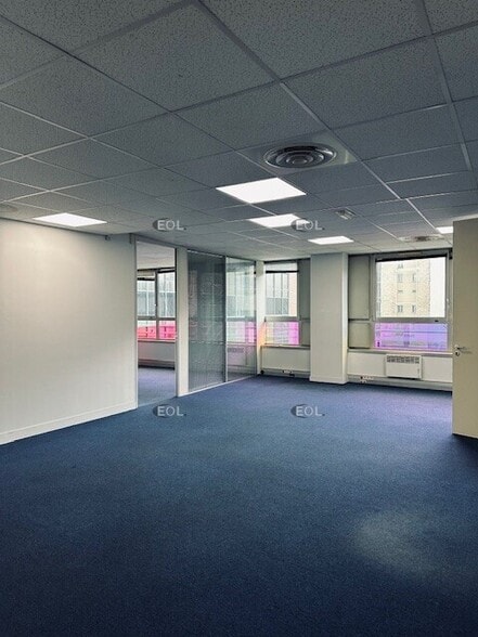 Light Industrial in Paris to rent - Interior Photo - Image 3 of 7