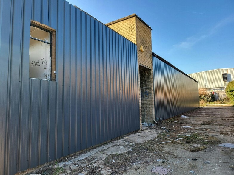 Bruce Grv, Wickford to rent - Building Photo - Image 3 of 22