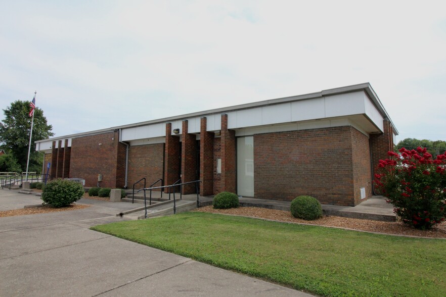 111 W 3rd St, Ina, IL for sale - Primary Photo - Image 1 of 1