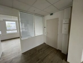 Office in Ivry-sur-Seine to rent Interior Photo- Image 2 of 6