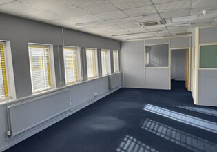 Mill Rd, Esher to rent Interior Photo- Image 2 of 2