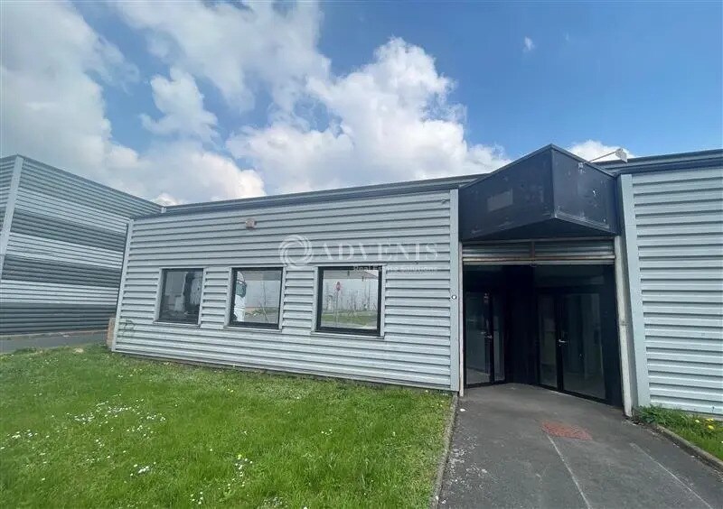 Light Industrial in Le Bourget to rent - Building Photo - Image 2 of 9