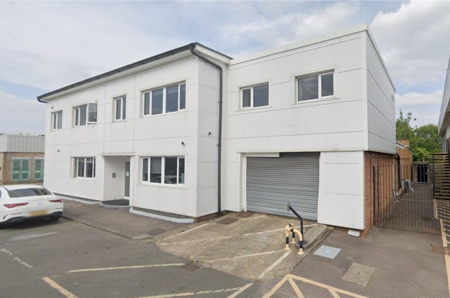 25-28 Station Clos, Potters Bar for sale - Building Photo - Image 1 of 8