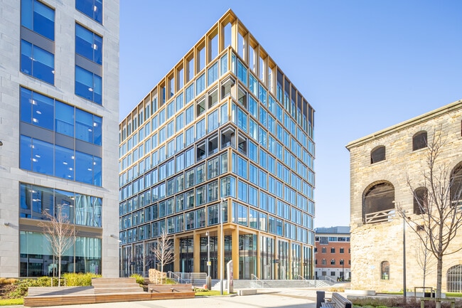 More details for 11-12 Wellington Pl, Leeds - Retail to Rent